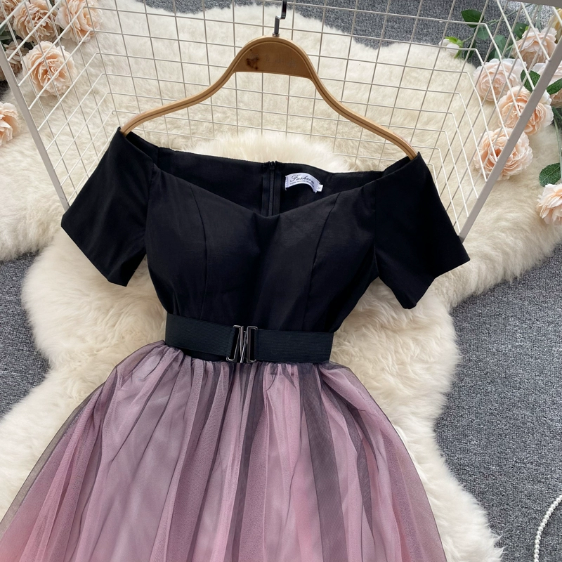 Contrasting one-shoulder dress - Image 2