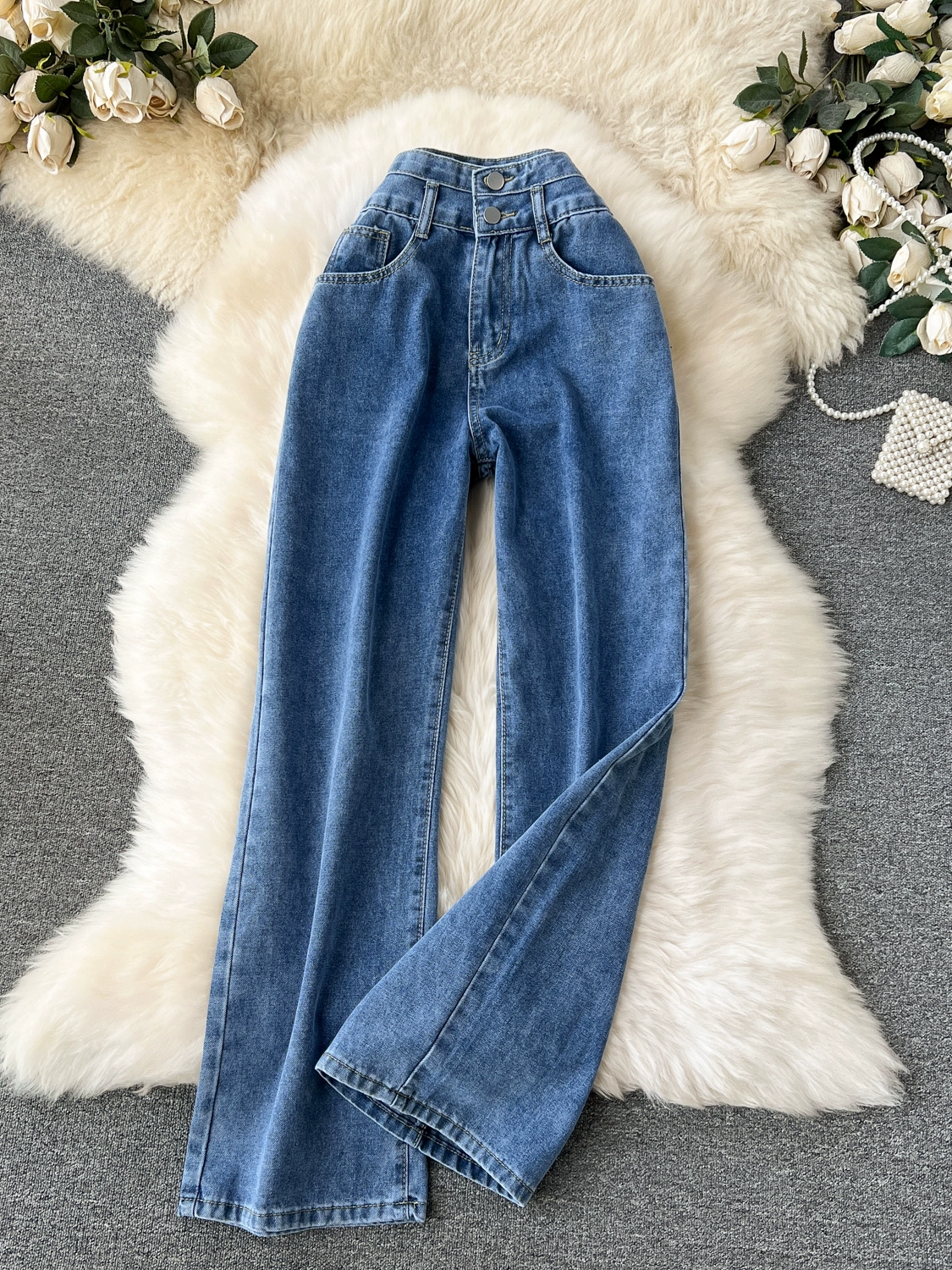 High-waisted jeans - Image 3