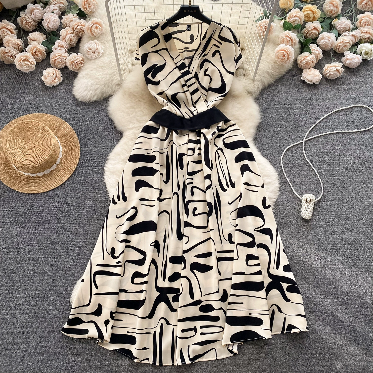 French light luxury retro sleeveless V-neck printed dress - Image 3