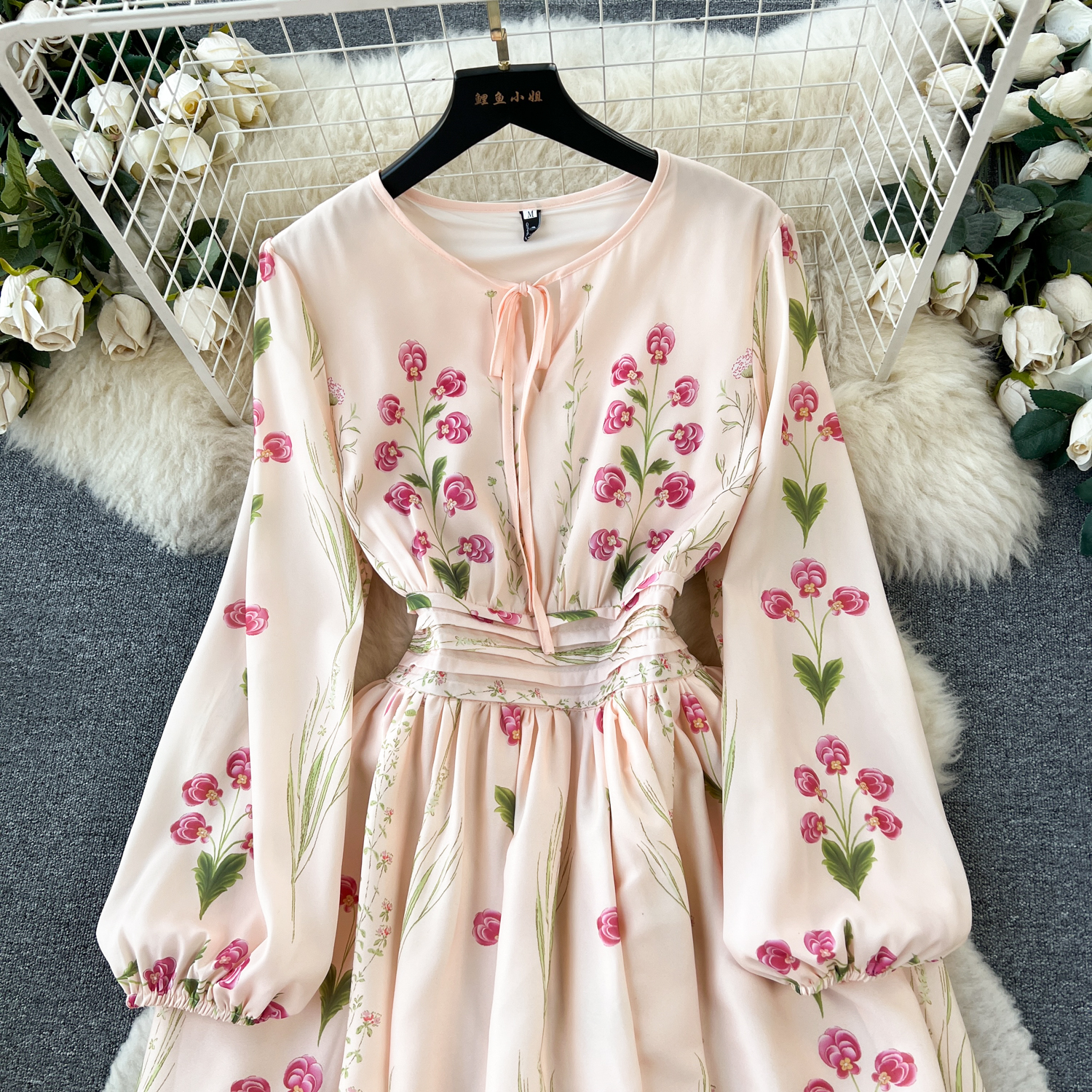 Long-sleeved positioning printed waist-length dress - Image 5