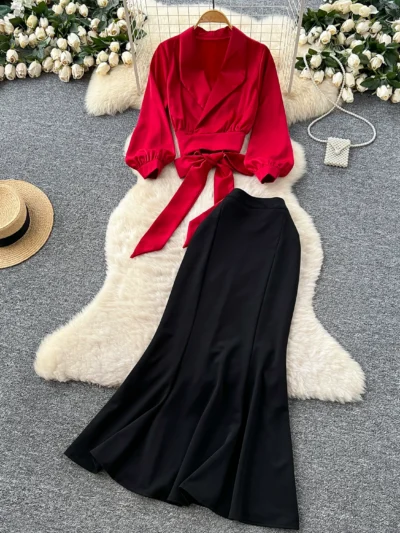 High-waisted slim-fitting hip-hugging fishtail skirt