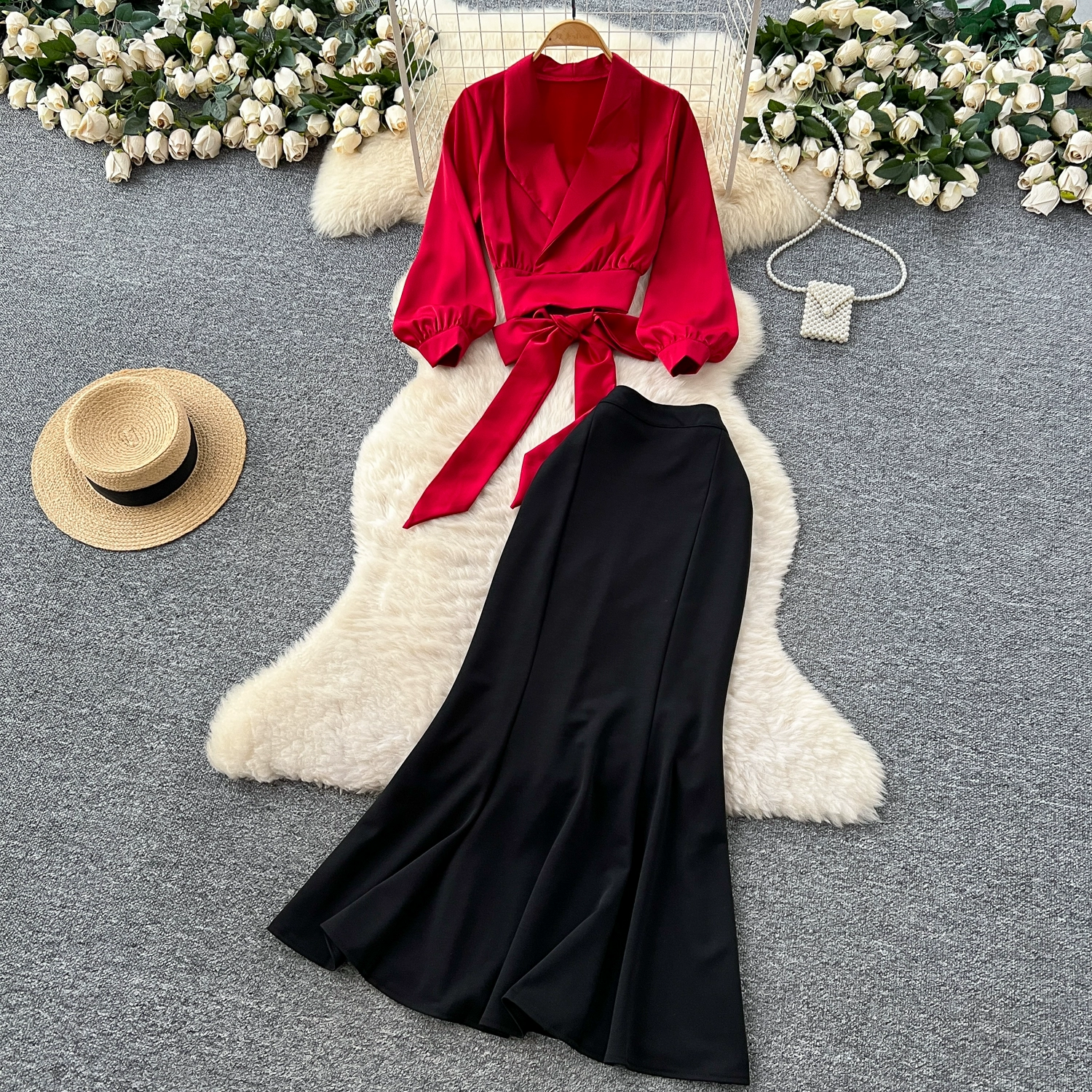 High-waisted slim-fitting hip-hugging fishtail skirt