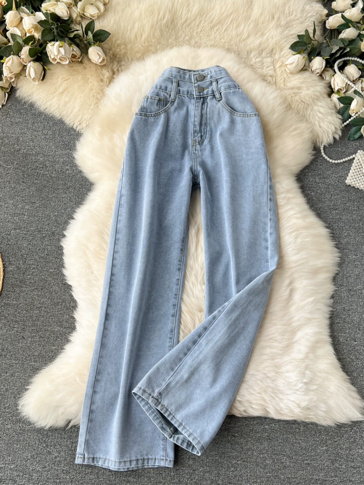 High-waisted jeans - Image 4