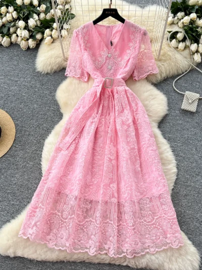 Short-sleeved waist embroidered dress