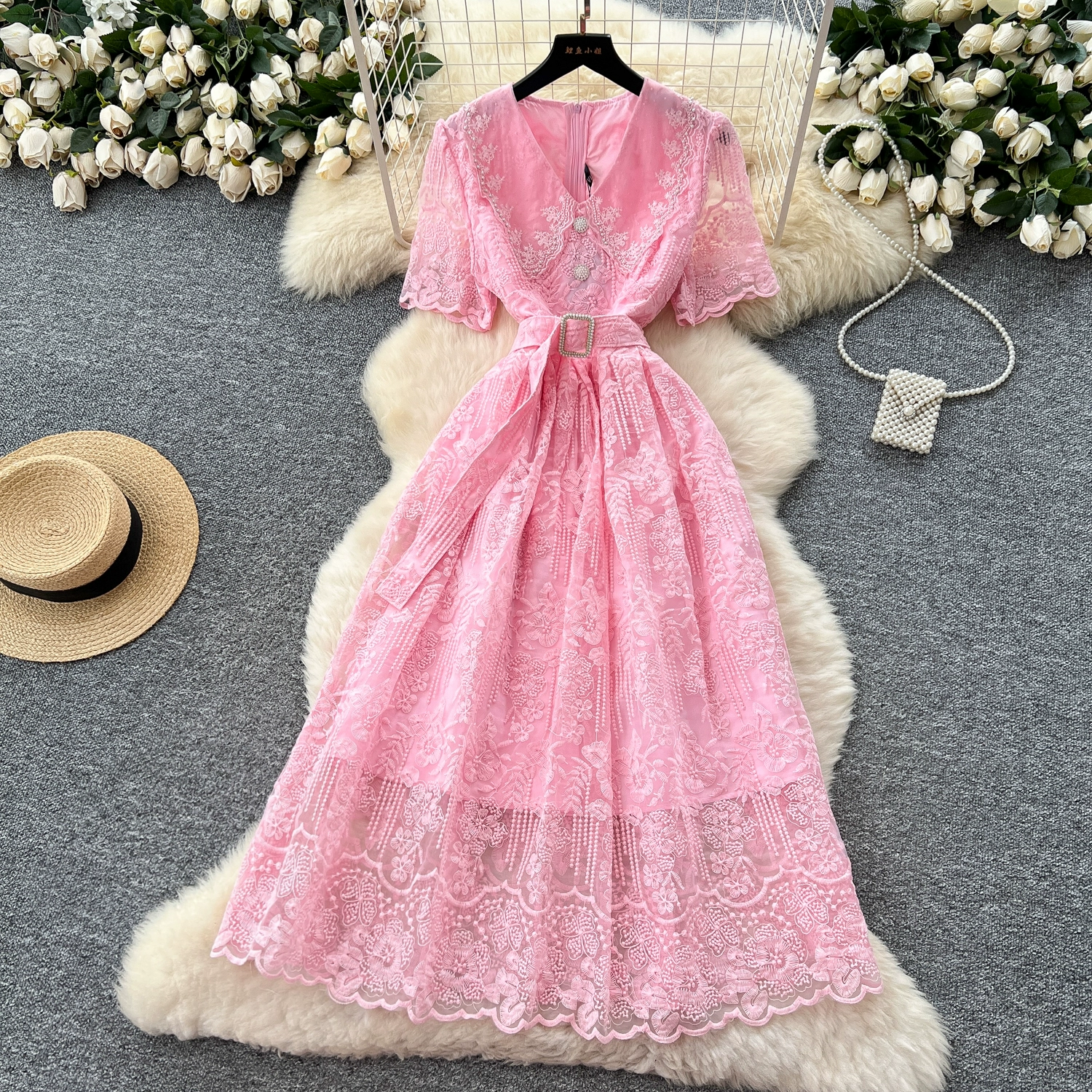 Short-sleeved waist embroidered dress