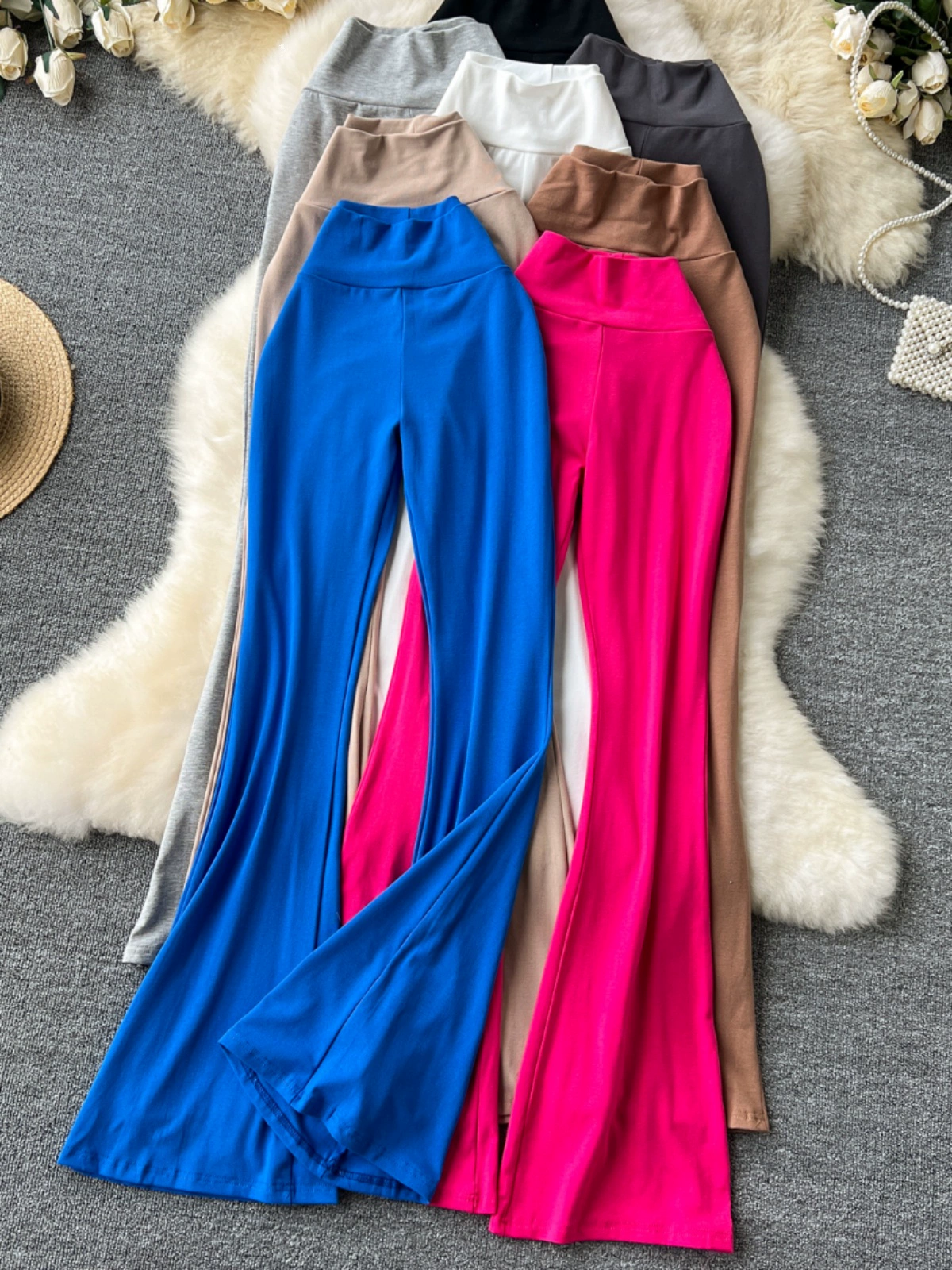 Versatile and slightly flared trousers