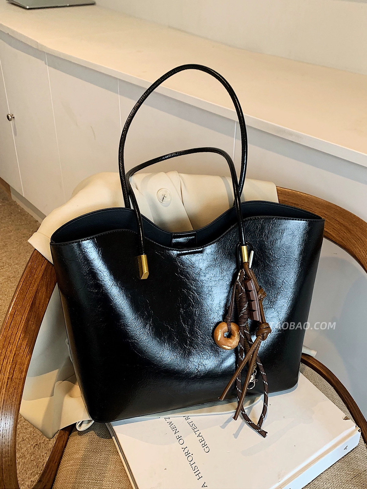 High-end oil wax leather large-capacity bag