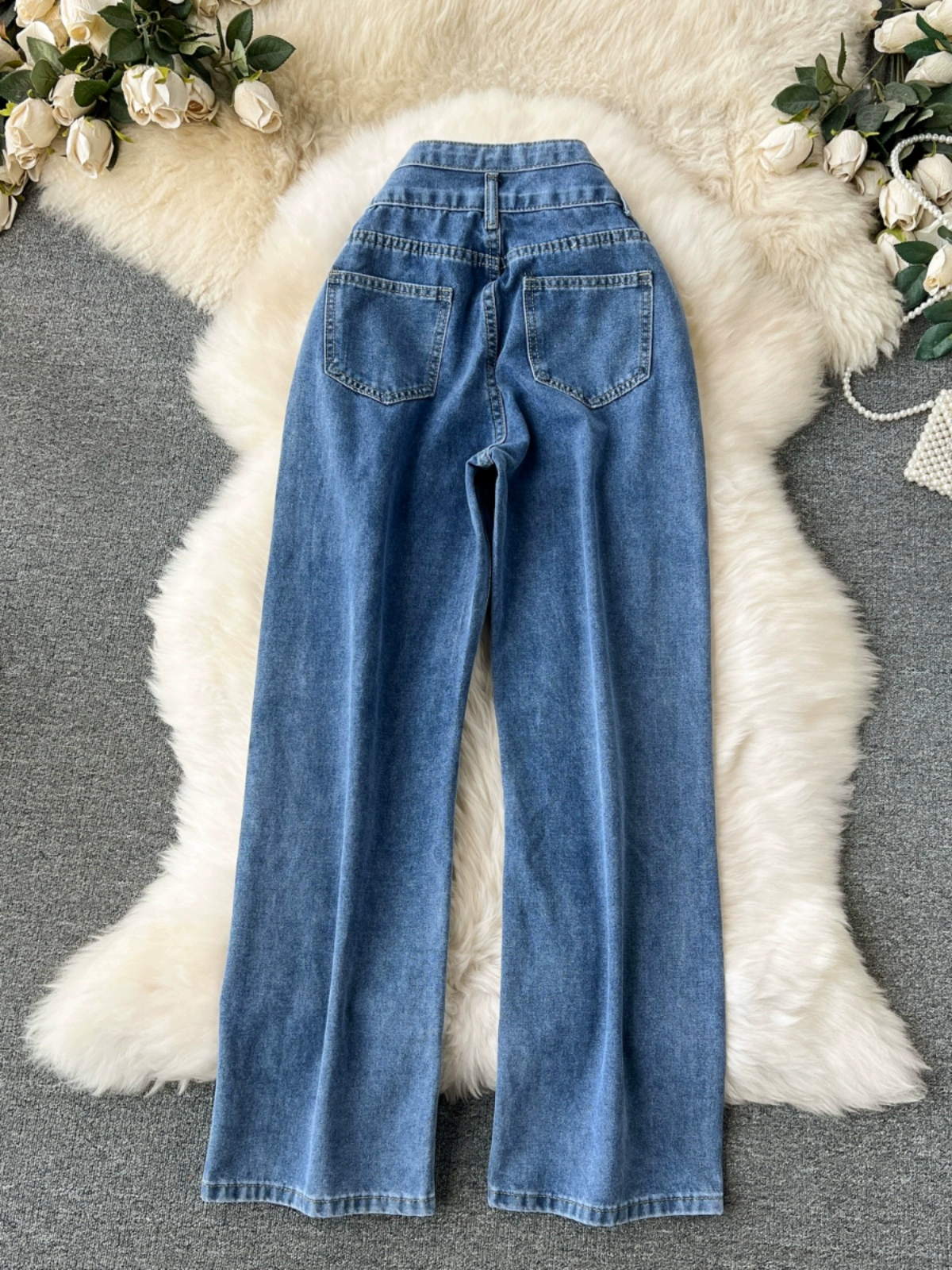 High-waisted jeans - Image 5