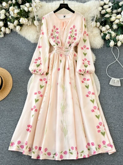Long-sleeved positioning printed waist-length dress
