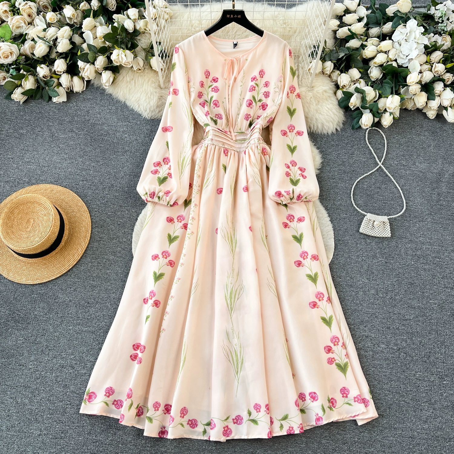 Long-sleeved positioning printed waist-length dress