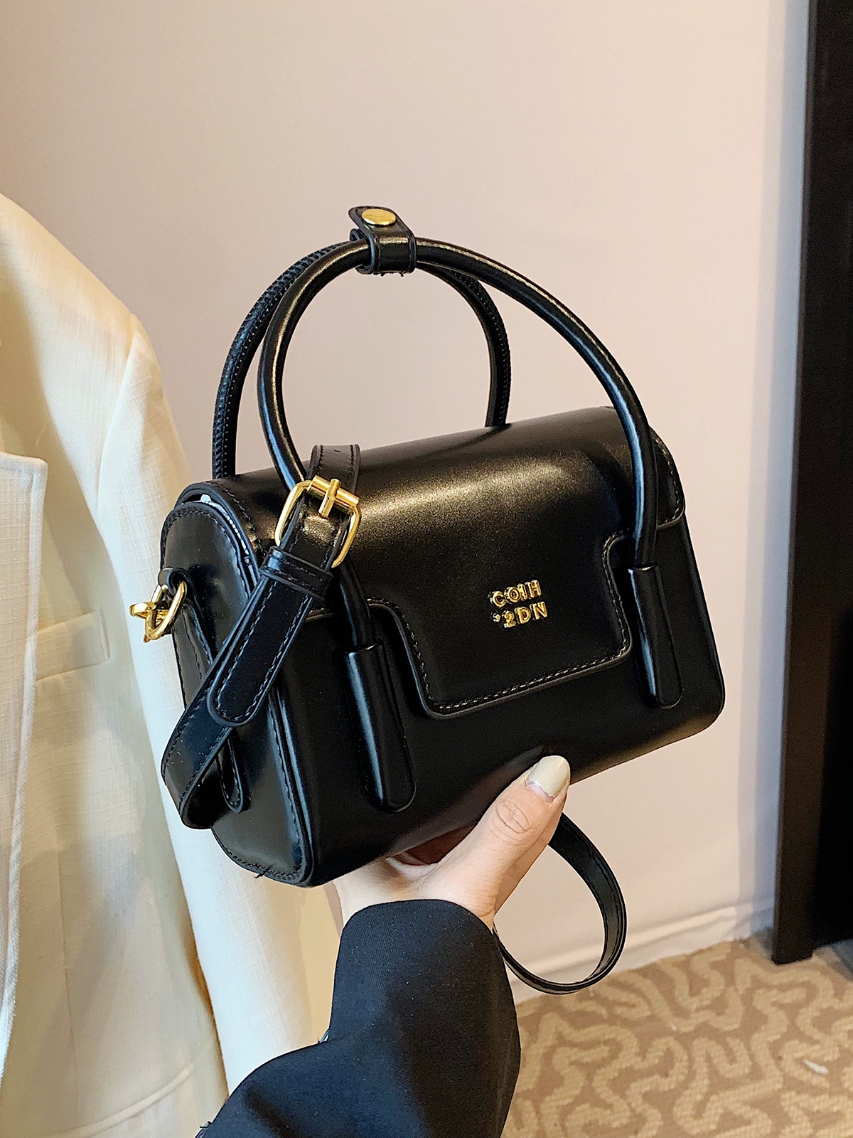 Super hot handheld small square bag - Image 4