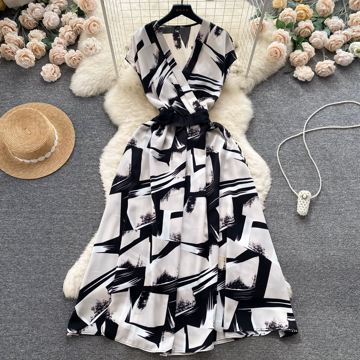 French light luxury retro sleeveless V-neck printed dress - Image 9