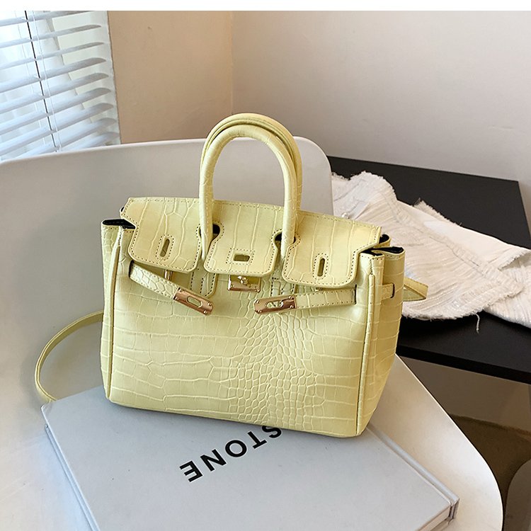 Large capacity women's handbag - Image 6