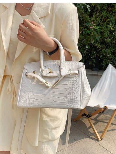 Large capacity women's handbag