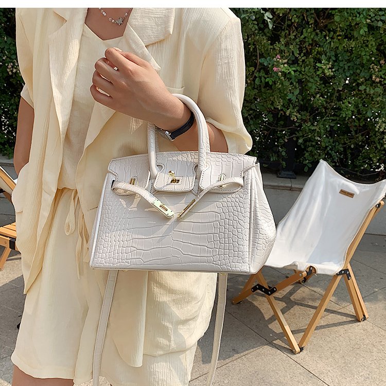 Large capacity women's handbag