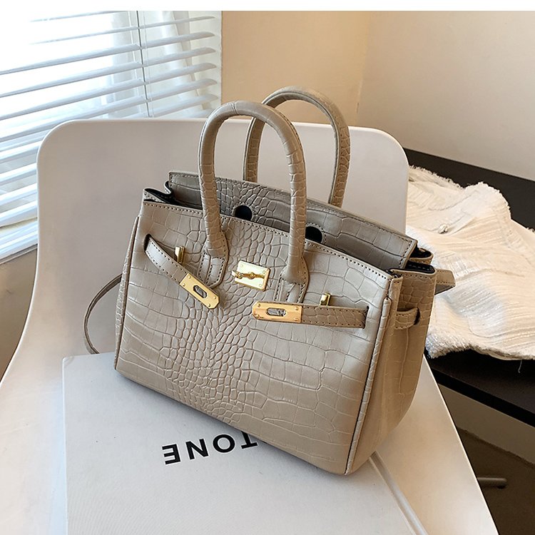 Large capacity women's handbag - Image 3