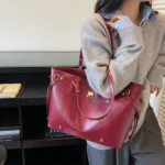 Stylish and trendy tote bag for commuting, fashionable and trendy, versatile and sophisticated, niche design, retro women's shoulder bag - Image 5