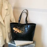 High-end retro embossed women's bag - Image 2