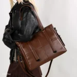 Women's stylish and versatile tote bag