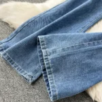 High-waisted jeans - Image 6