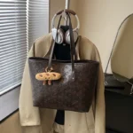 High-end retro embossed women's bag - Image 3