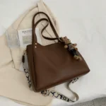 High-quality, textured women's handbag - Image 3