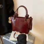 Retro-style trendy bucket bag for women