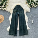 High-waisted two-button jeans