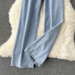 High-waisted jeans - Image 4