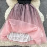 Contrasting one-shoulder dress - Image 5